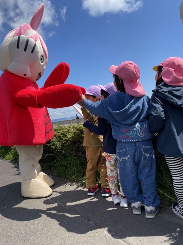 旗の波運動です! – 長万部観光協会Blog